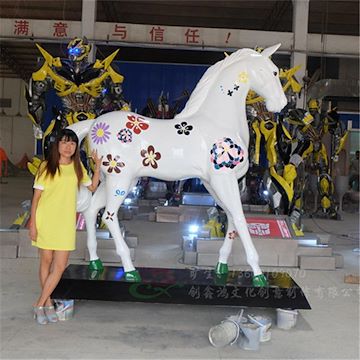 大型景观雕塑马 现代城市彩绘玻璃钢马雕塑摆件 户外景观动物雕塑